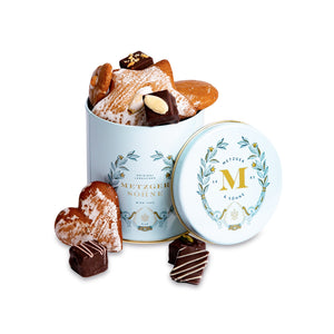 This Metzger & Söhne signaturetin in light blue is filled with a cross-section of the most popular varieties from the original Metzger Lebkuchen  range.