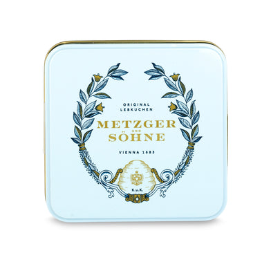 This small Metzger pralinetin in light blue impresses with a very high quality print and is filled with 9 different gingerbread pralines.