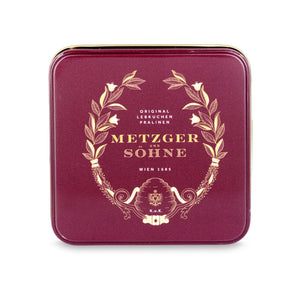 This small Metzger pralinetin in red impresses with a very high quality print and is filled with 9 different gingerbread pralines.