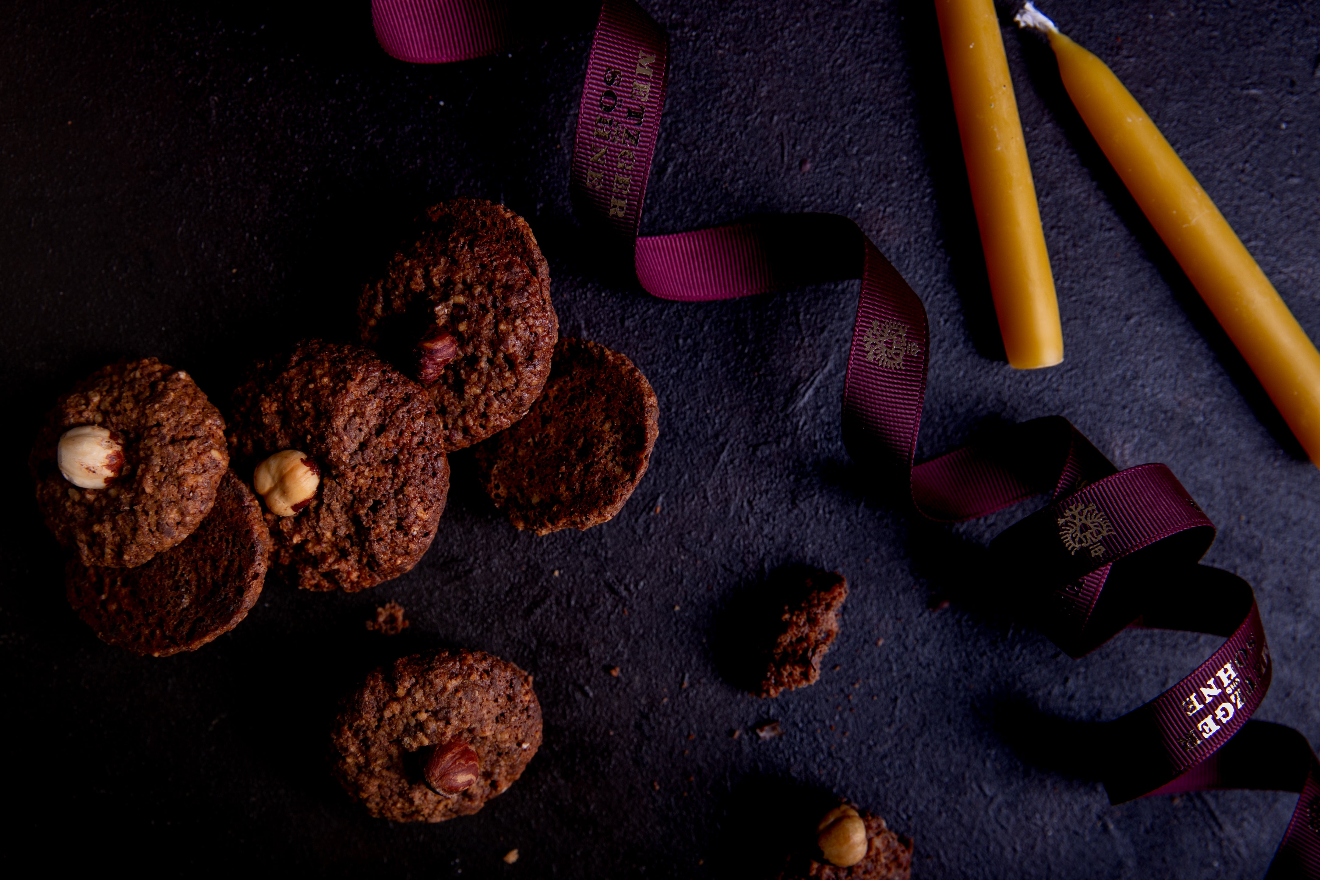 Haselnussbussi Lebkuchen Zylinder Schachtel - Bordeaux