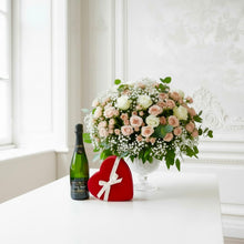 Laden Sie das Bild in den Galerie-Viewer, Champagner-Geschenkset zum Valentinstag.jpg__PID:960f5e8b-cca8-4162-b12f-1d743760a0f3