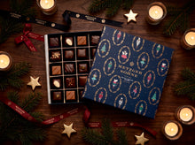 Laden Sie das Bild in den Galerie-Viewer, Grande Nussknacker Lebkuchen Pralinen Schachtel - Navy