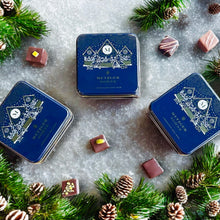 Laden Sie das Bild in den Galerie-Viewer, Maggiore Weihnachts Lebkuchen Pralinen Dose - Navy