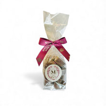 Laden Sie das Bild in den Galerie-Viewer, Dunkle Edel-Schokolade (60%) Herzen mit Haselnuessen