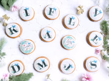 Laden Sie das Bild in den Galerie-Viewer, Buchstabe Lebkuchen Dukaten 7cm