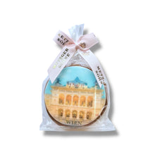 Laden Sie das Bild in den Galerie-Viewer, Staatsoper Lebkuchen Scheibe 9cm